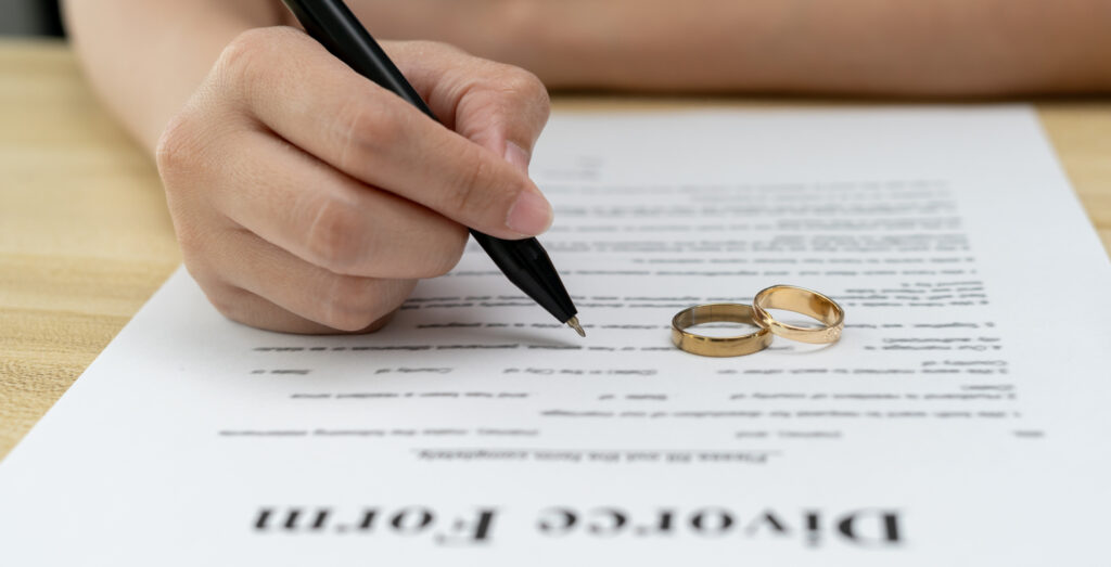 Understand uncontested and contested divorce in Texas